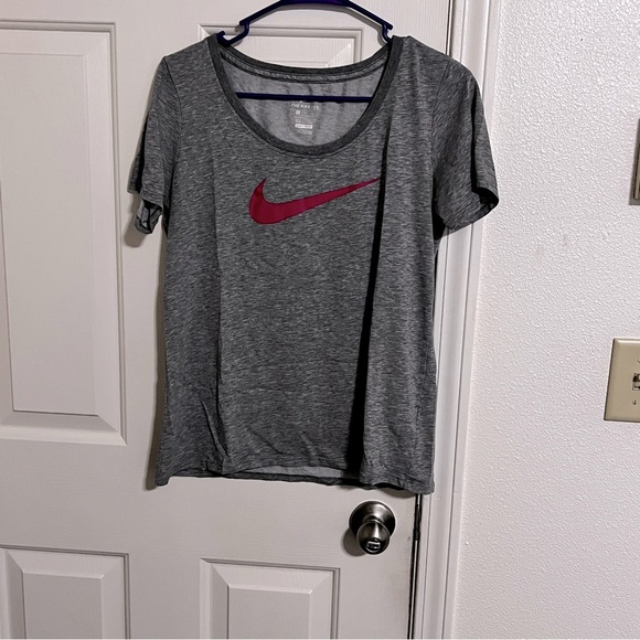 Women’s The Nike  Tee Dri Fit Shirt Medium Gray Pink Swoosh  Comfy Light - Picture 1 of 6